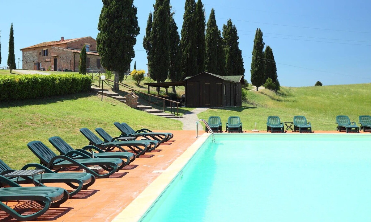 Ponte di Gabbiano Villa | Nice apartment in villa for 4 people with pool, WIFI, TV, pets allowed and parking, close to Siena