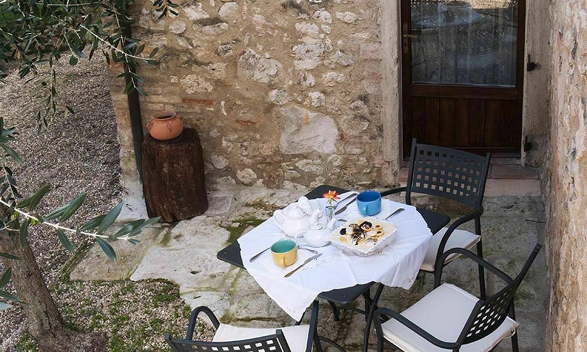 Colle di Val d'Elsa Villa | Nice apartment in villa with A/C, pool, WIFI, TV, patio and panoramic view, close to San Gimignano
