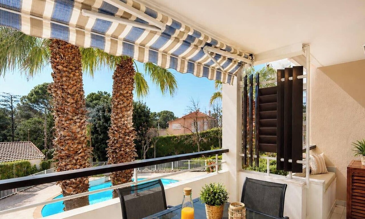 Saint-Raphael Apartment | Nice apartment by the sea, swimming pool, air conditioning, Wifi, private garage