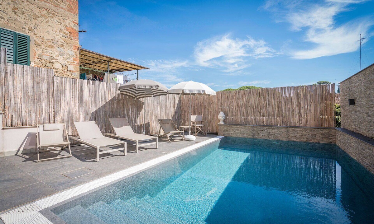 Lamporecchio Apartment | Nice apartment for 4 people with pool, WIFI, A/C, TV, balcony and panoramic view