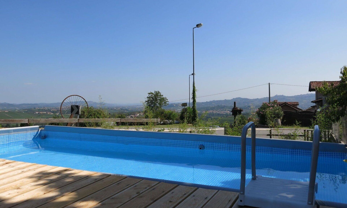 La Morra Apartment | Nice apartment for 2 people with WIFI, pool, TV, patio and pets allowed
