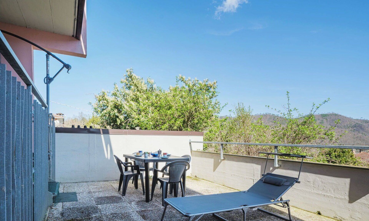 Pignone Apartment | Nice apartment for 4 people with WIFI, pool, TV and terrace