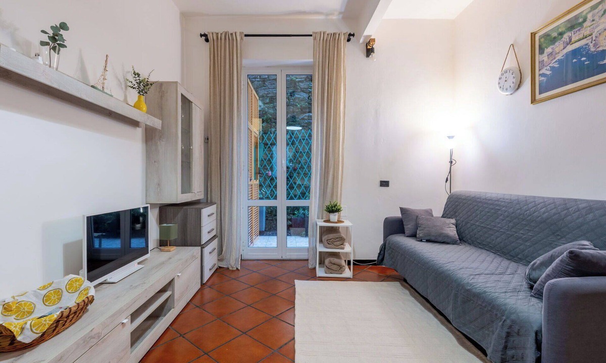 Lagaccio Apartment | Nice apartment for 4 people with WIFI, TV and terrace