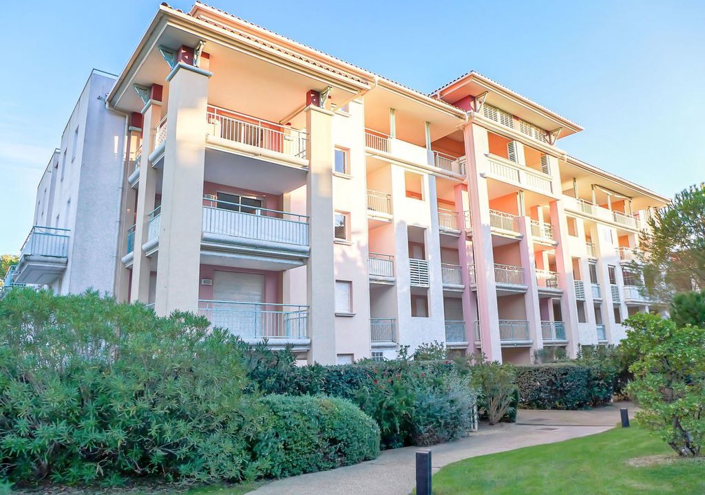 Saint-Aygulf Apartment | Nice apartment for 4 people with pool, WIFI, TV and parking