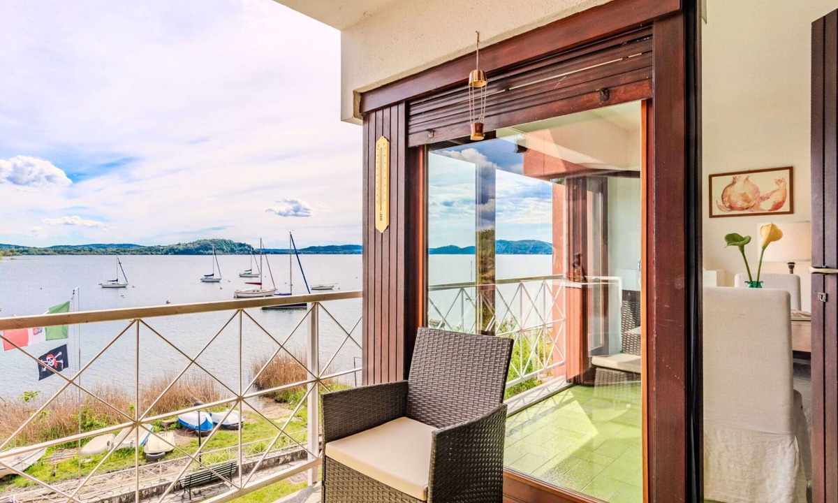 Monvalle Apartment | Nice apartment for 5 people with pool, WIFI, TV, balcony and pets allowed