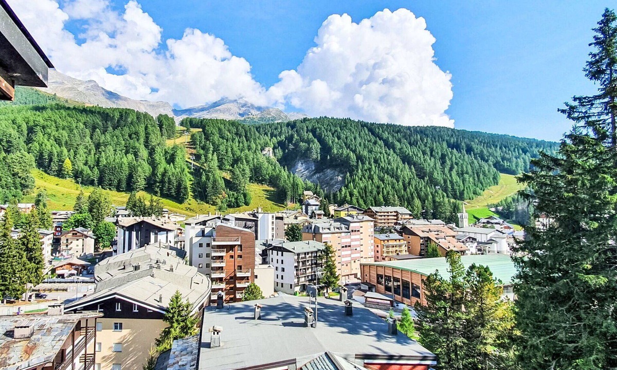 Madesimo Apartment | Nice apartment for 6 guests with WIFI, TV, balcony and pets allowed