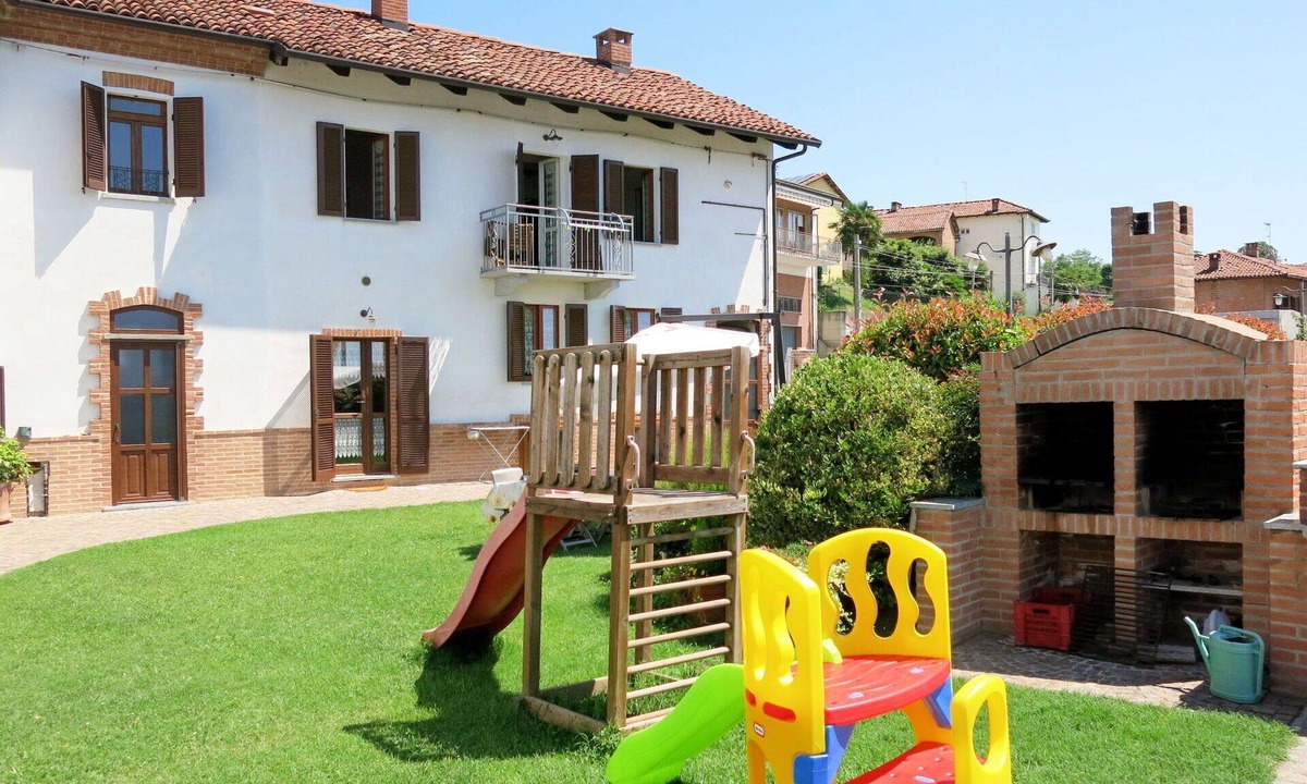 Cossombrato Apartment | Nice apartment for 7 people with WIFI, pool, A/C, TV, patio and pets allowed