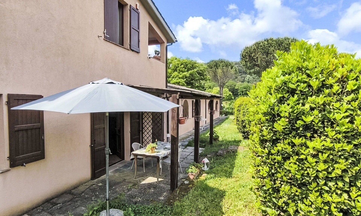 Montorsaio Apartment | Nice apartment for 2 people with pool, WIFI, TV, patio and panoramic view