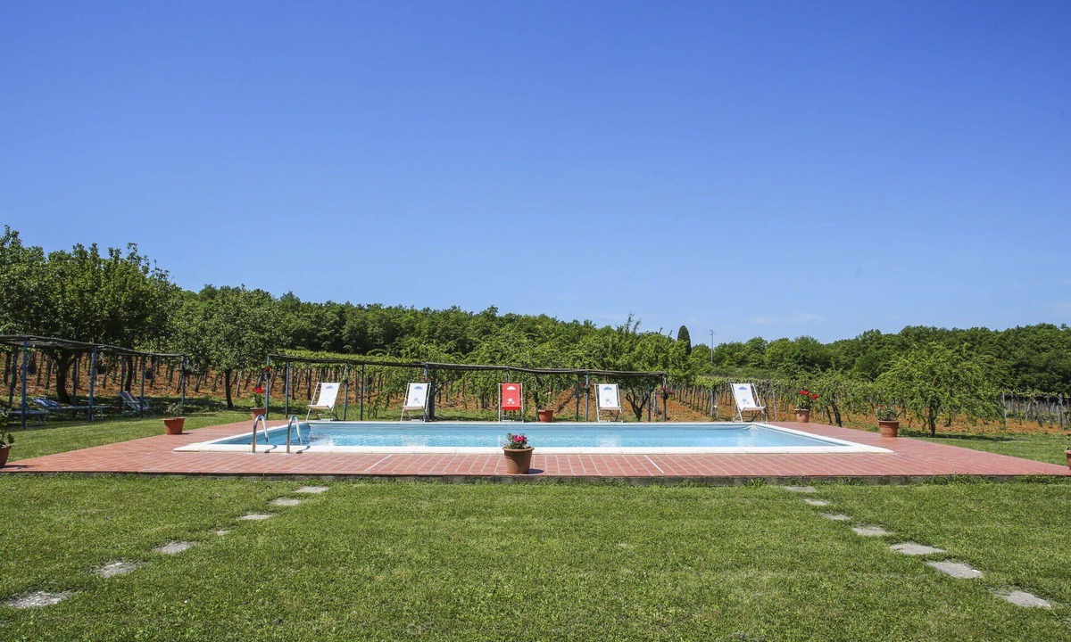 Monteriggioni Villa | Nice apartment in villa for 3 guests with WIFI, pool, TV, patio and pets allowed