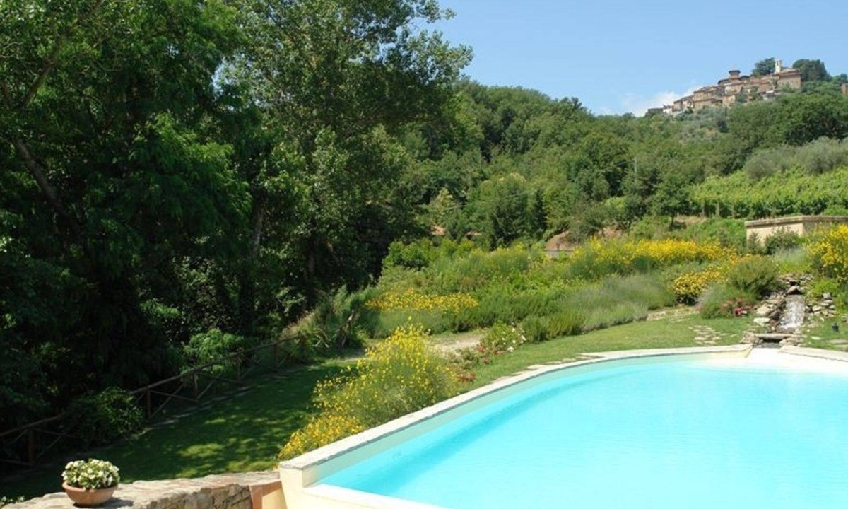 Montevarchi Villa | Nice apartment in villa for 6 guests with WIFI, pool, TV, patio, pets allowed and parking