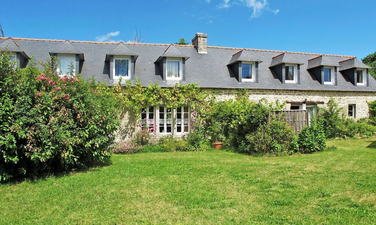 Pont-l'Abbe Villa | Nice apartment in villa for 6 guests with pets allowed