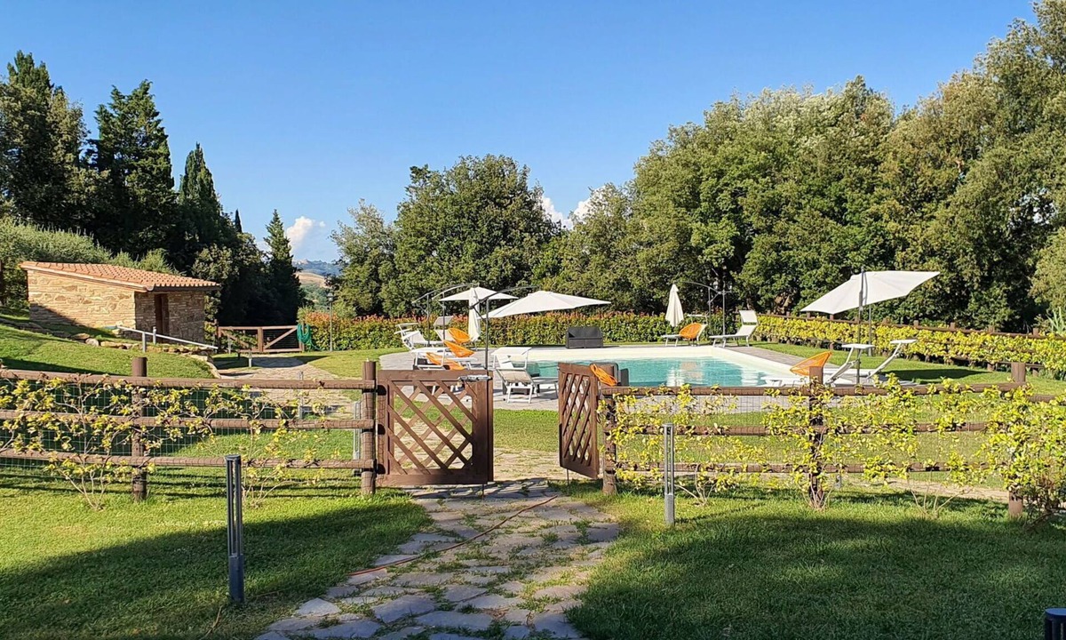 Peccioli Villa | Nice apartment in villa for 2 guests with pool, WIFI, A/C, TV and pets allowed