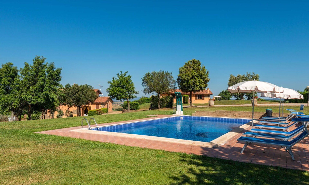 Scansano Villa | Nice apartment in villa for 4 people with WIFI, pool, A/C, TV, terrace and pets allowed