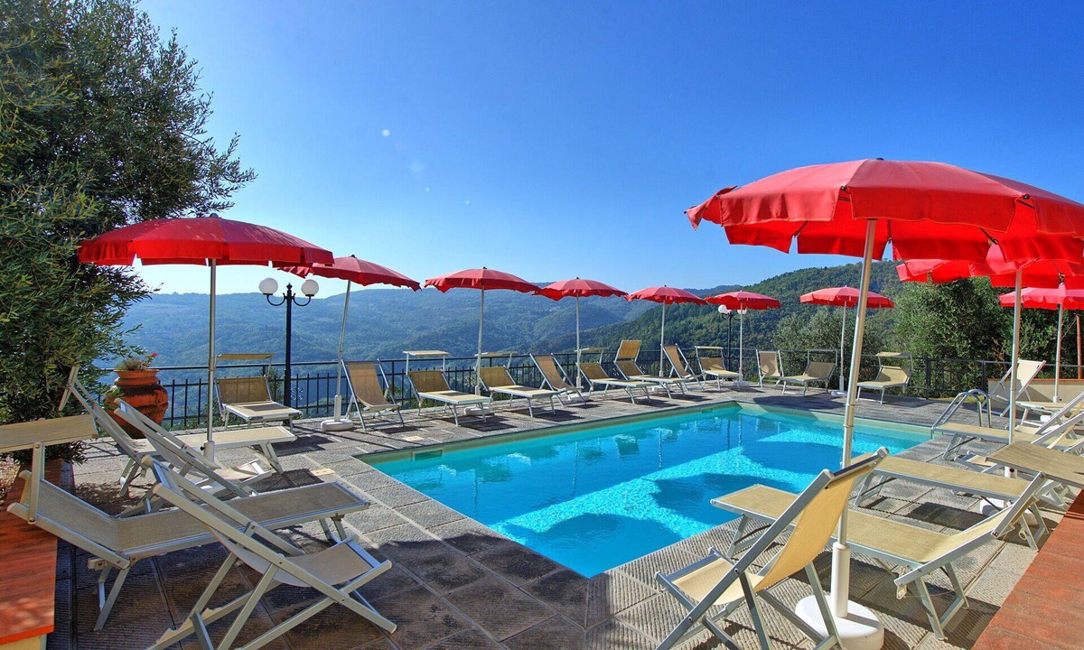 Montebonello Villa | Nice apartment in villa with WIFI, pool, A/C, TV, patio, pets allowed and panoramic view