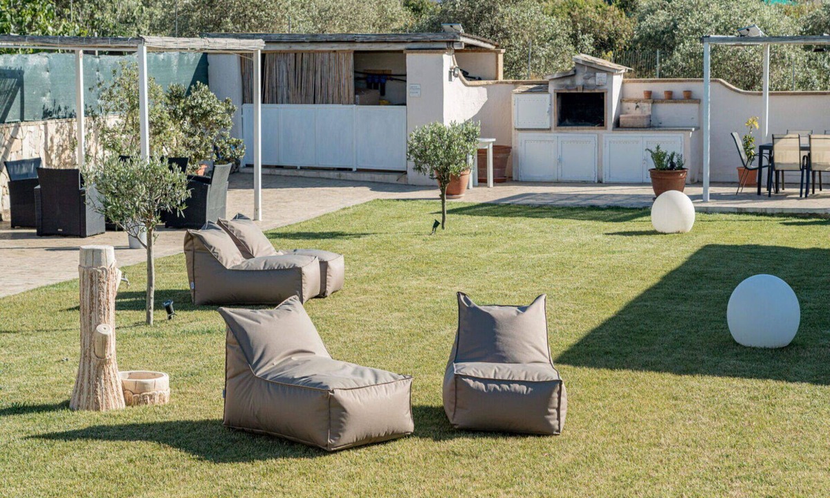 Eden Beach Villa | Nice apartment in villa for 5 guests with pool, WIFI, A/C, TV and patio