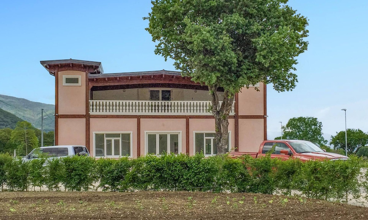 Lecce nei Marsi Apartment | Nice apartment in Lecce nei Marsi with WiFi