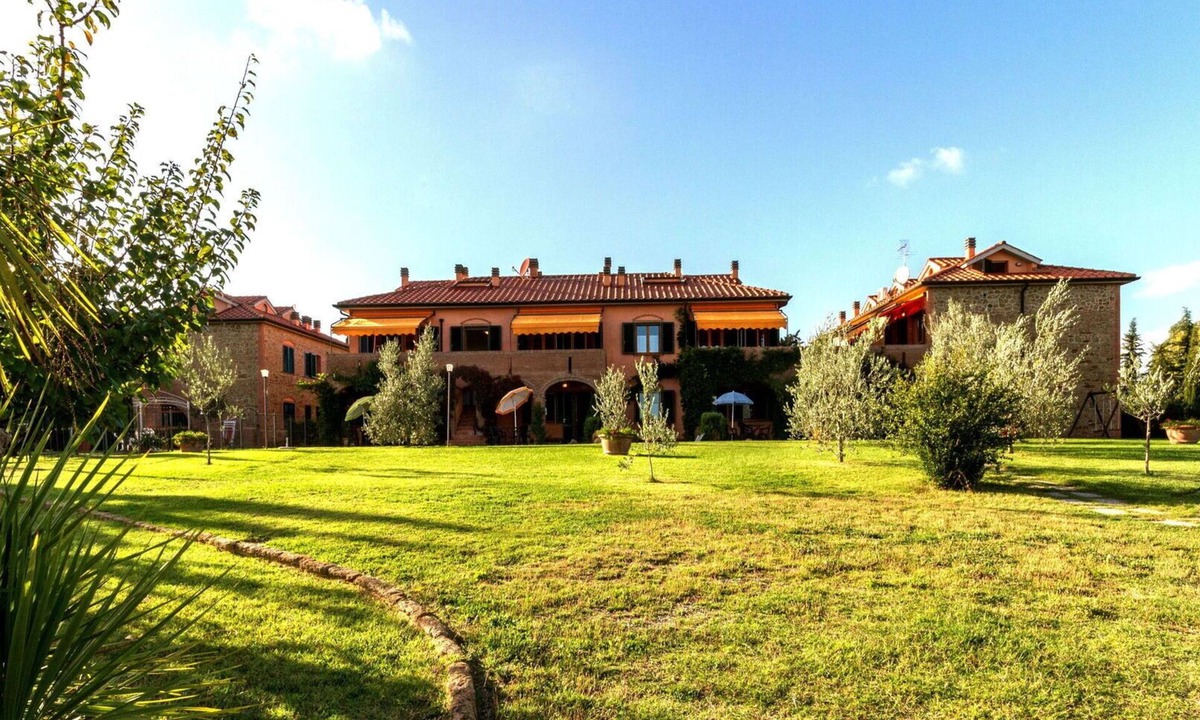 Sughera Apartment | Nice apartment with pool, WIFI, A/C, TV, patio and panoramic view, close to San Gimignano
