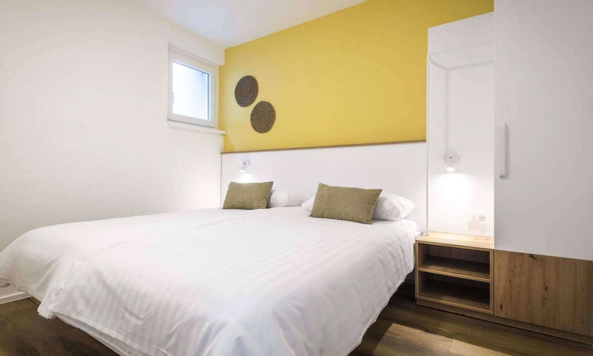 Strunjan Apartment | Nice apartment with pool, WIFI, A/C, TV, terrace, pets allowed, panoramic view and parking