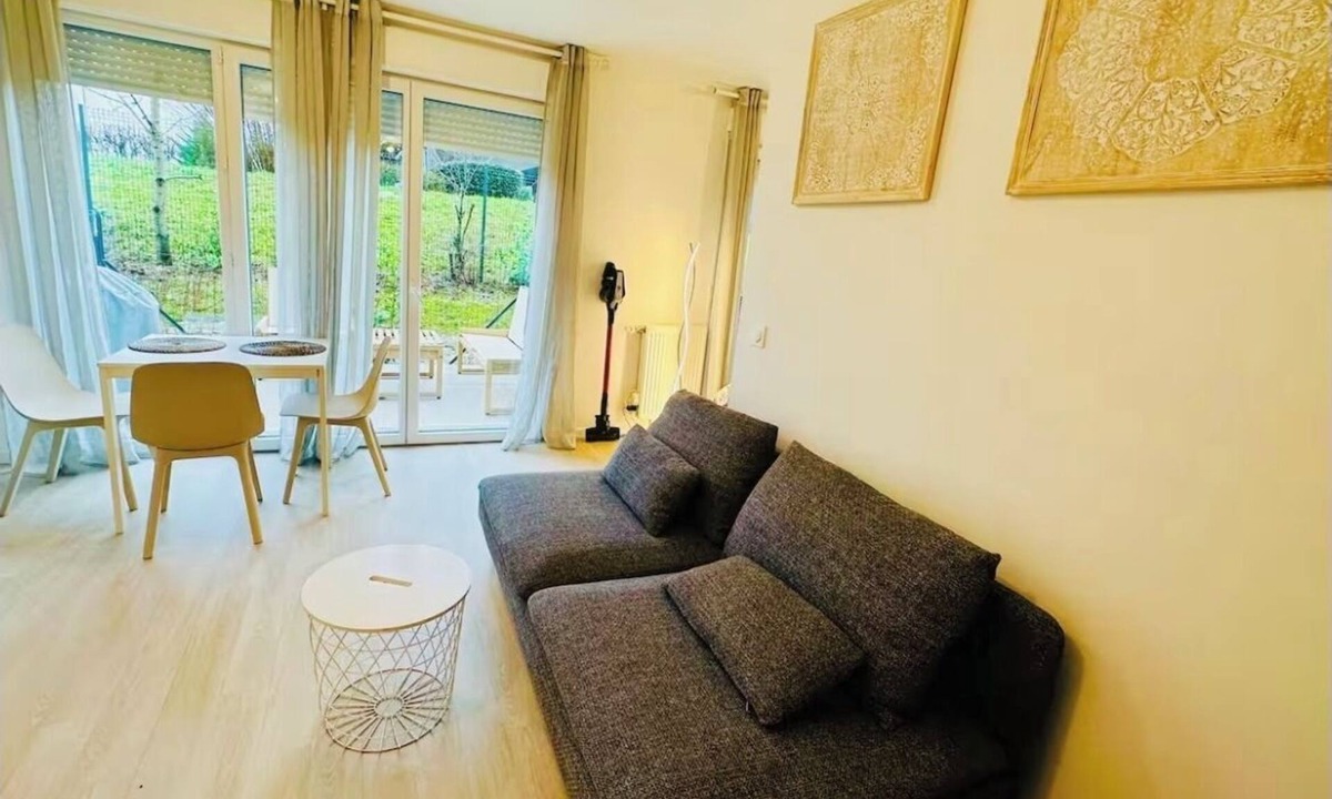Les Ulis Apartment | Nice apartment with terrace