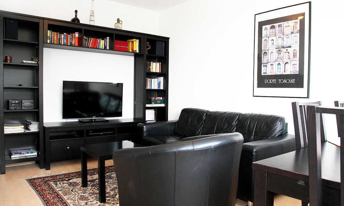 Zollstock Apartment | Nice, centrally located apartments in Cologne, streetcar stop in front of the door.
