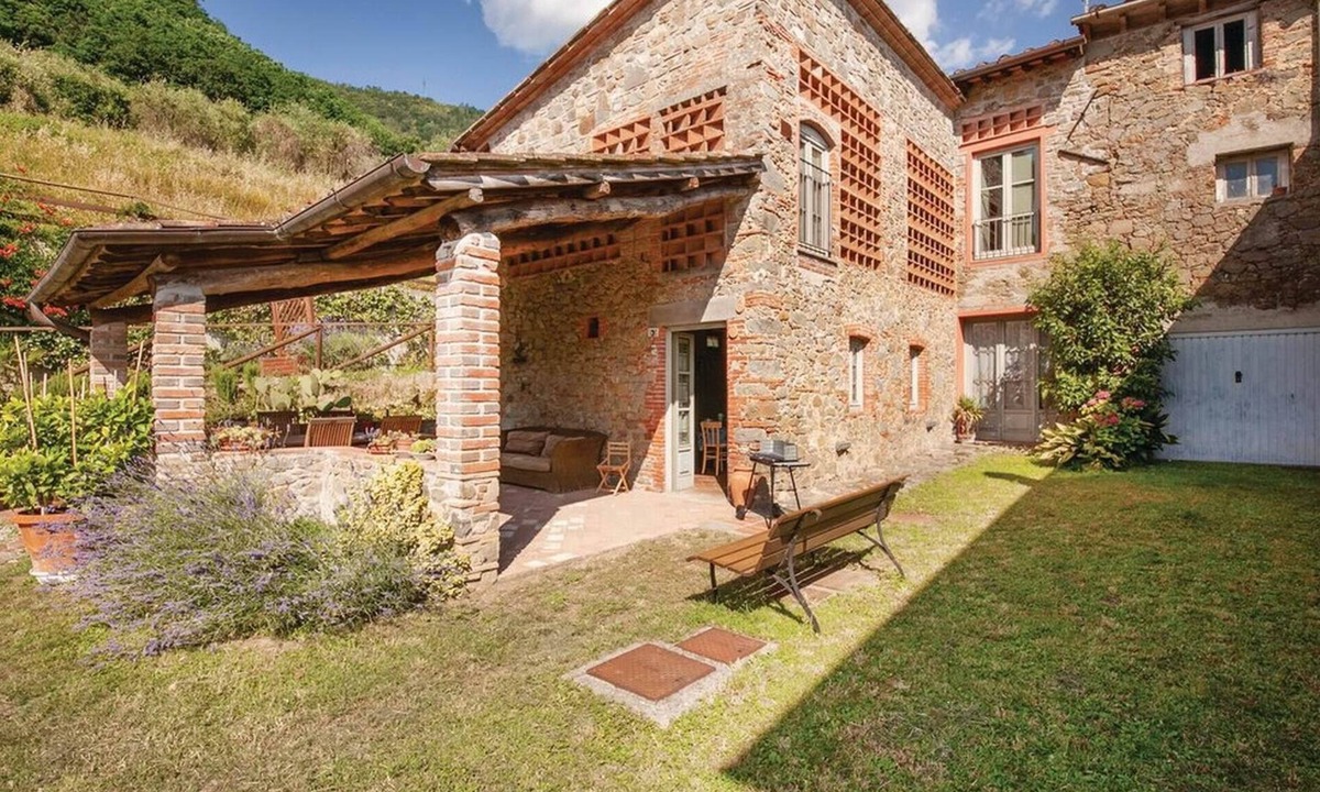 Nozanno House | Nice, comfortable holiday home with terrace, on the hills near Lucca