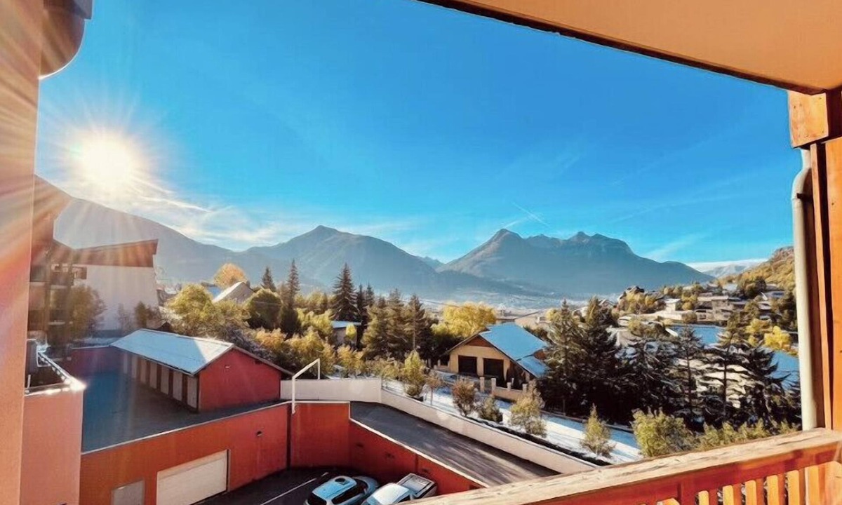 Forville Apartment | Nice Cosy Apt With Balcony In Briançon