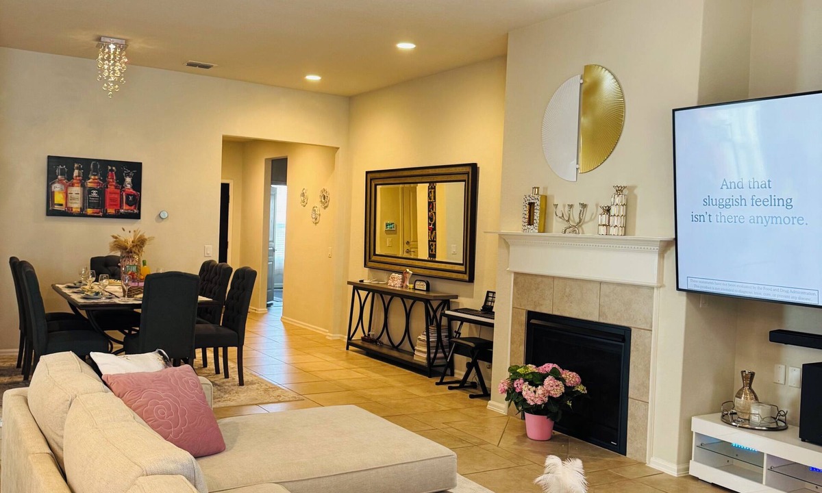 Wetmore House | Nice & Cozy home- central location- for BMT, Six Flags, Sea World, Riverwalk.