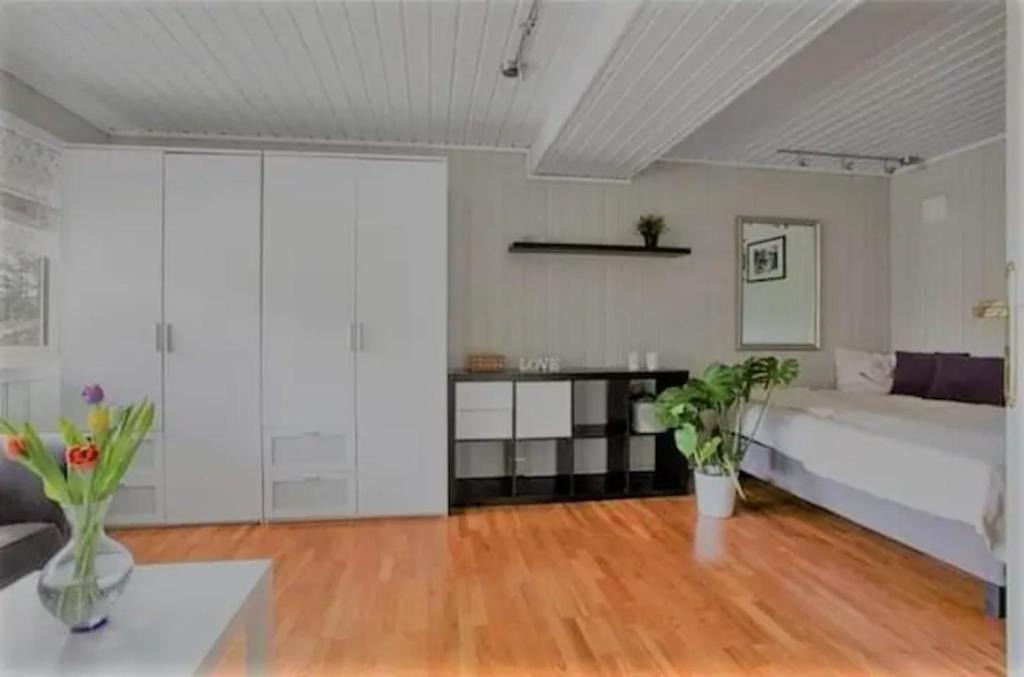 Moss House | Nice double bed room in Moss