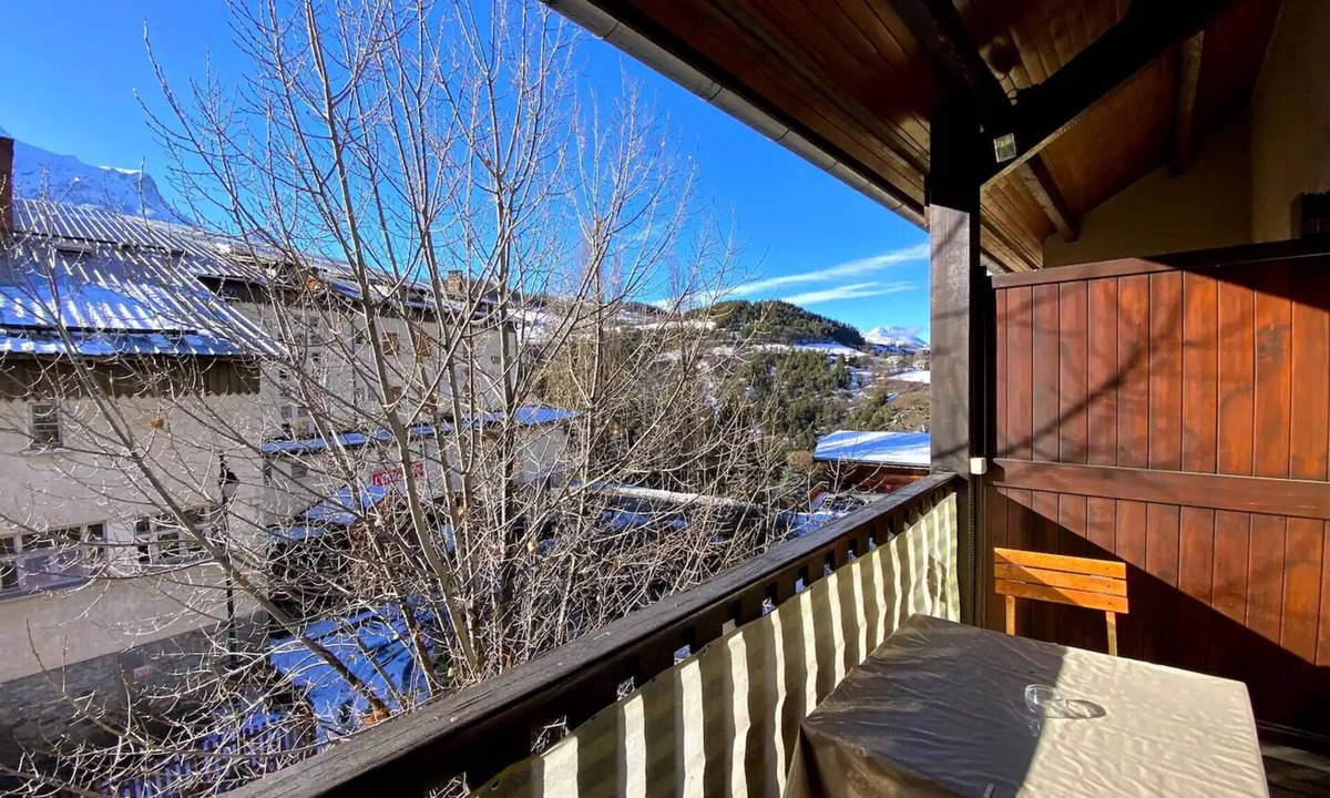 Le Sauze Apartment | Nice duplex in resort center