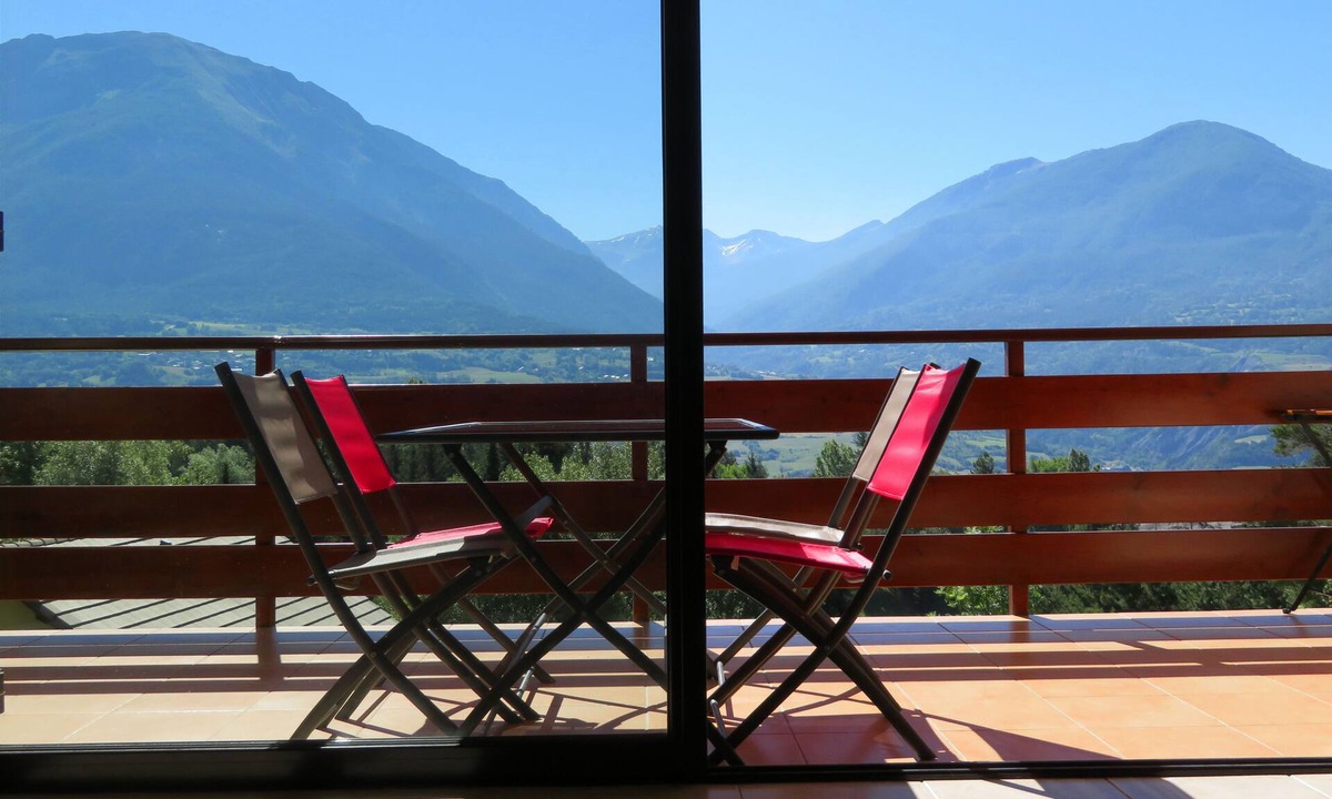 Embrun Apartment | Nice flat. 2 bedrooms - Embrun - panoramic view - close to ski resorts and lake