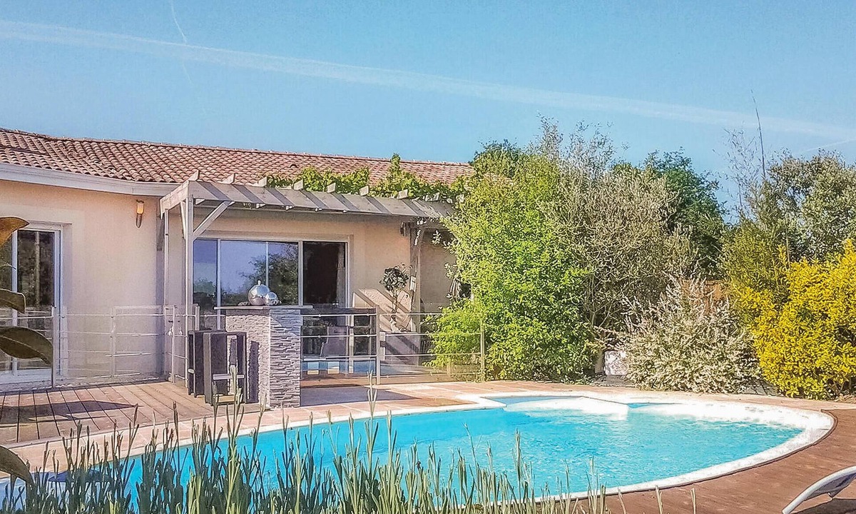 La Roche-Chalais House | Nice home in ST-MICHEL-L'ECLUSE/Le-