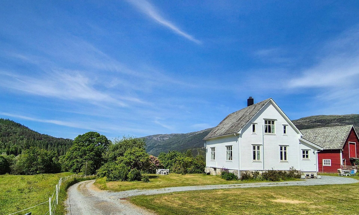 Eikelandsosen House | Nice home in Eikelandsosen with WiFi
