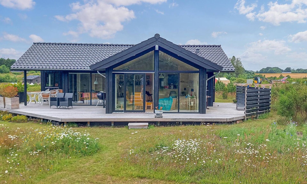 Krejbjerg House | Nice home in Ejstrupholm with kitchen