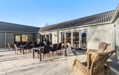 Fjellerup House | Nice Home In Glesborg With Sauna