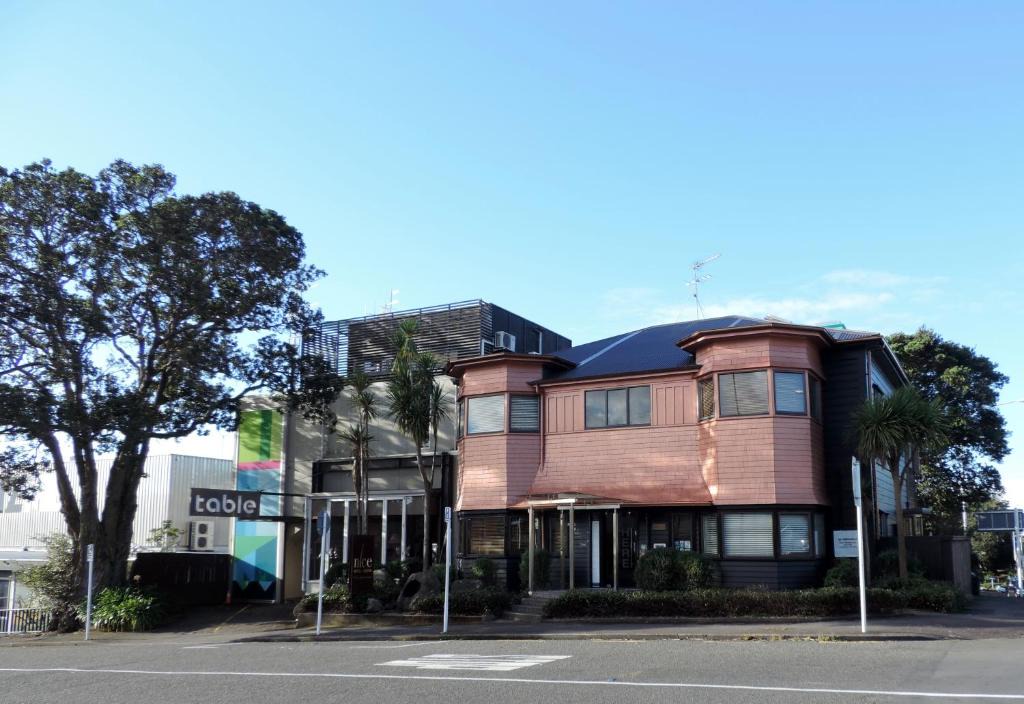 New Plymouth Hotel | Nice Hotel