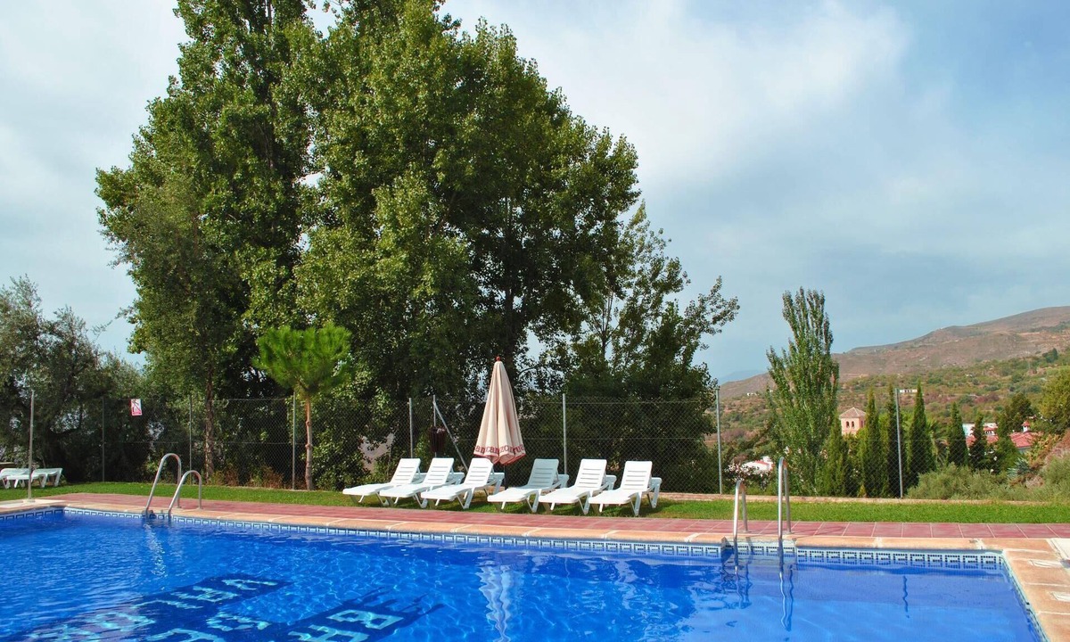 Nechite House | Nice house in complex with swimming pool