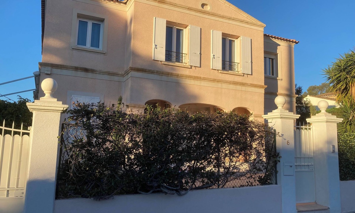 Boulouris-sur-Mer Villa | Nice Paladian Villa in ST RAPHAEL, Boulouris, with simming-pool ,near beaches.