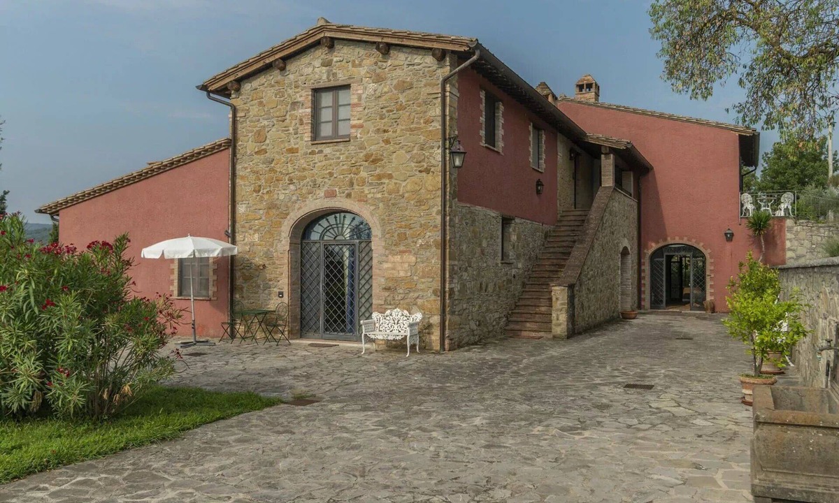 Agello Bed & Breakfast | Nice room for 2 guests with WIFI, A/C, pool, TV, veranda and pets allowed, close to Perugia