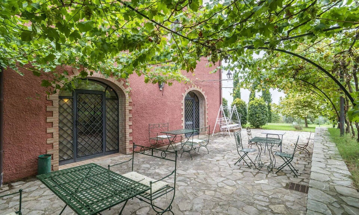 Agello Bed & Breakfast | Nice room for 4 people with pool, A/C, WIFI, TV, veranda and pets allowed, close to Perugia