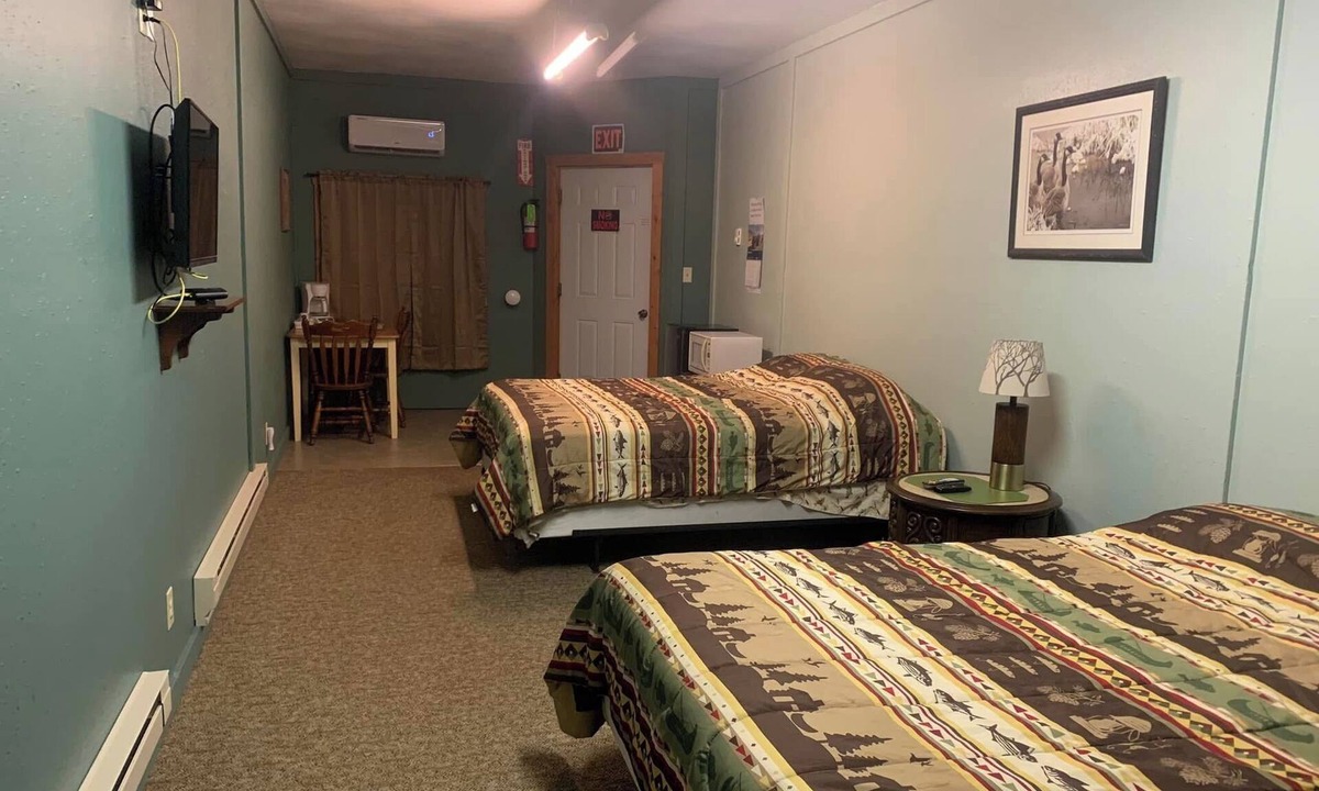 Agency Village Hotel | Nice room with private entrance in charming Claire City
