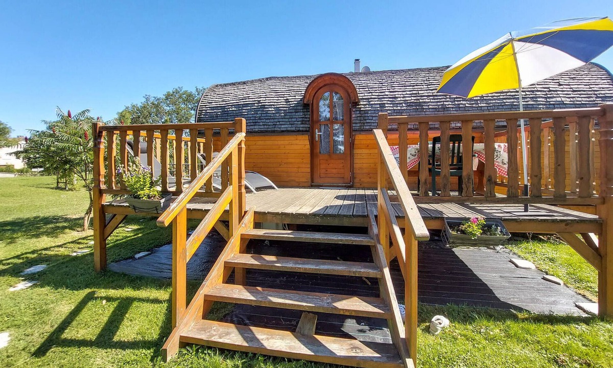 Pouilly-sous-Charlieu House | Nice (sta)caravan in Pouilly-Sous-Charlieu