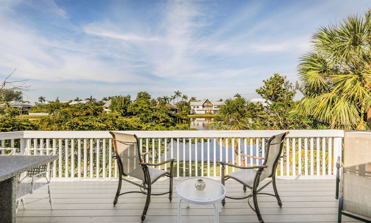 The Dunes House | Nicely updated Sanibel duplex home located in The Dunes with lake view.