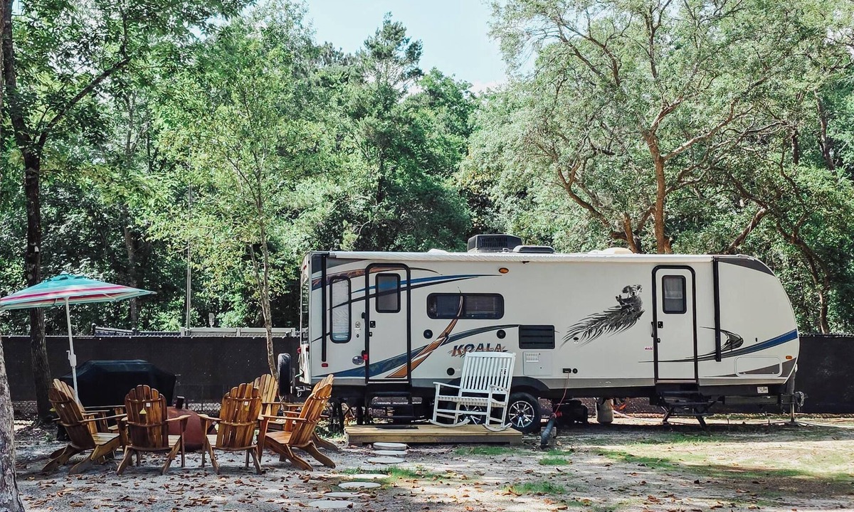 Niceville House | Niceville's Hidden Camper. Your cozy beachy escape
