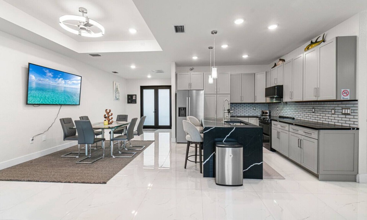 Eisenhower House | Nick House - Lehigh Acres