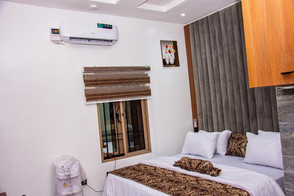 Abuja Apartment | NIFEWAT APARTMENT leed studio apartment with gym, Netflix and WiFi