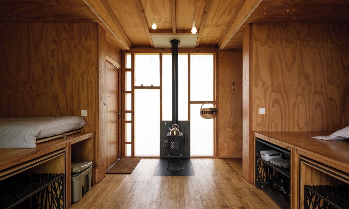 Manzat Cabin | Night Facing the Volcanoes