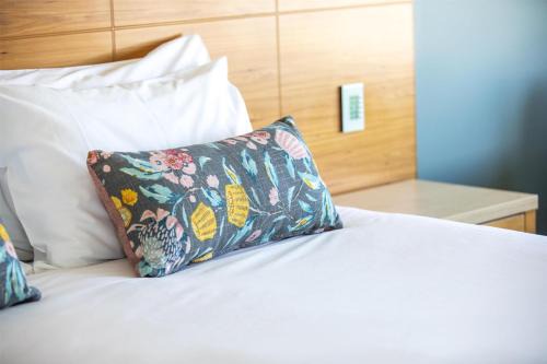 Devonport Hotel | Nightelier Devonport Gateway Hotel