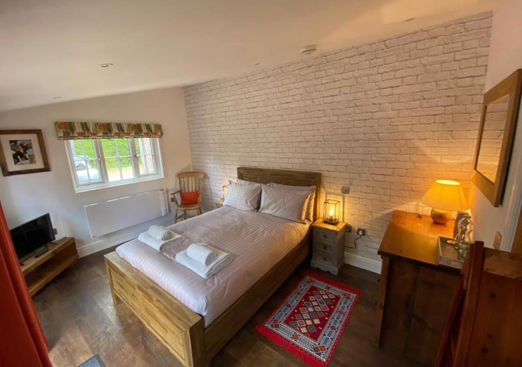 Ockley House | Nightjar