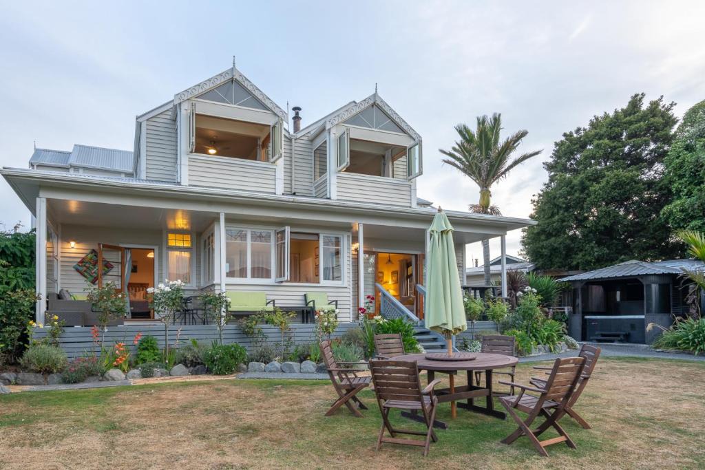 Kaikoura Bed & Breakfast | Nikau Lodge