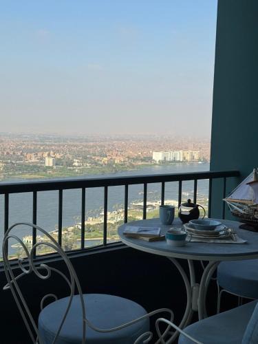 Maadi Apartment | nile & pyramid view Fancy Othman Khan